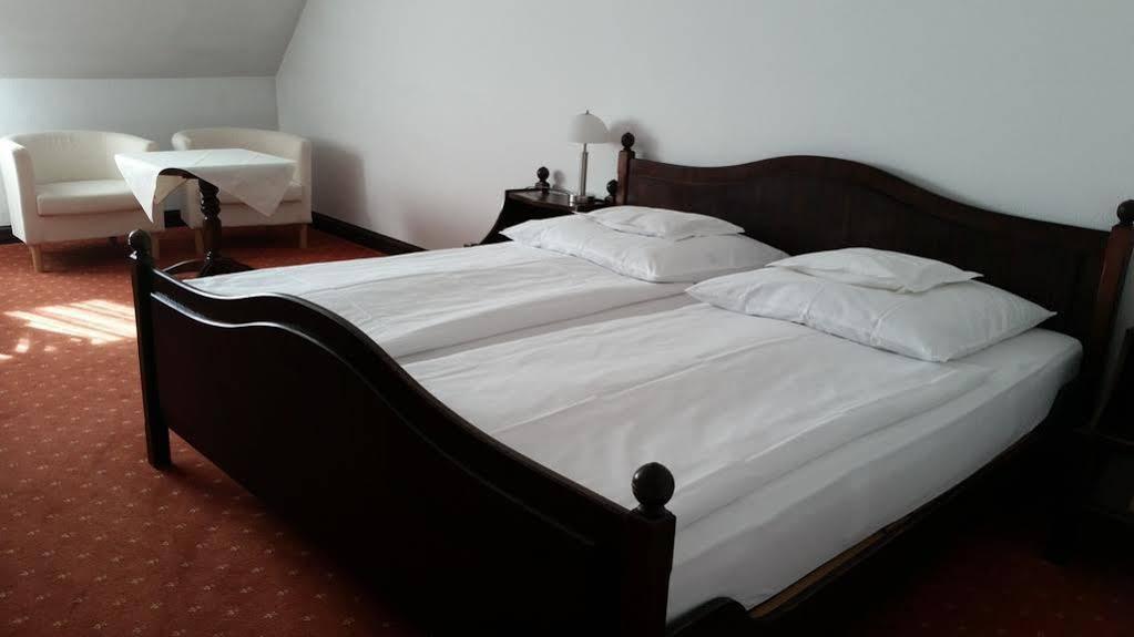 Hotel Zur Traube Moglingen Exterior foto