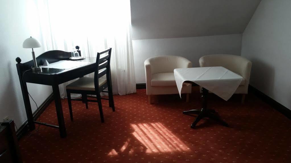 Hotel Zur Traube Moglingen Exterior foto